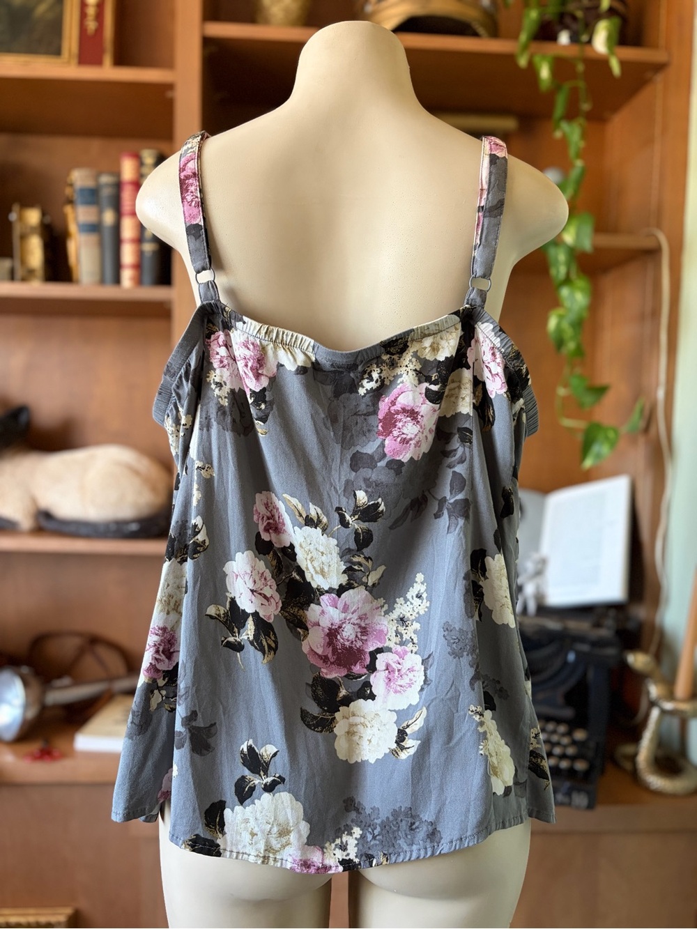 Torrid Gray Pink Floral Camisole Tank Top Size 3 Boho Chic Feminine Cottagecore - Picture 3 of 16